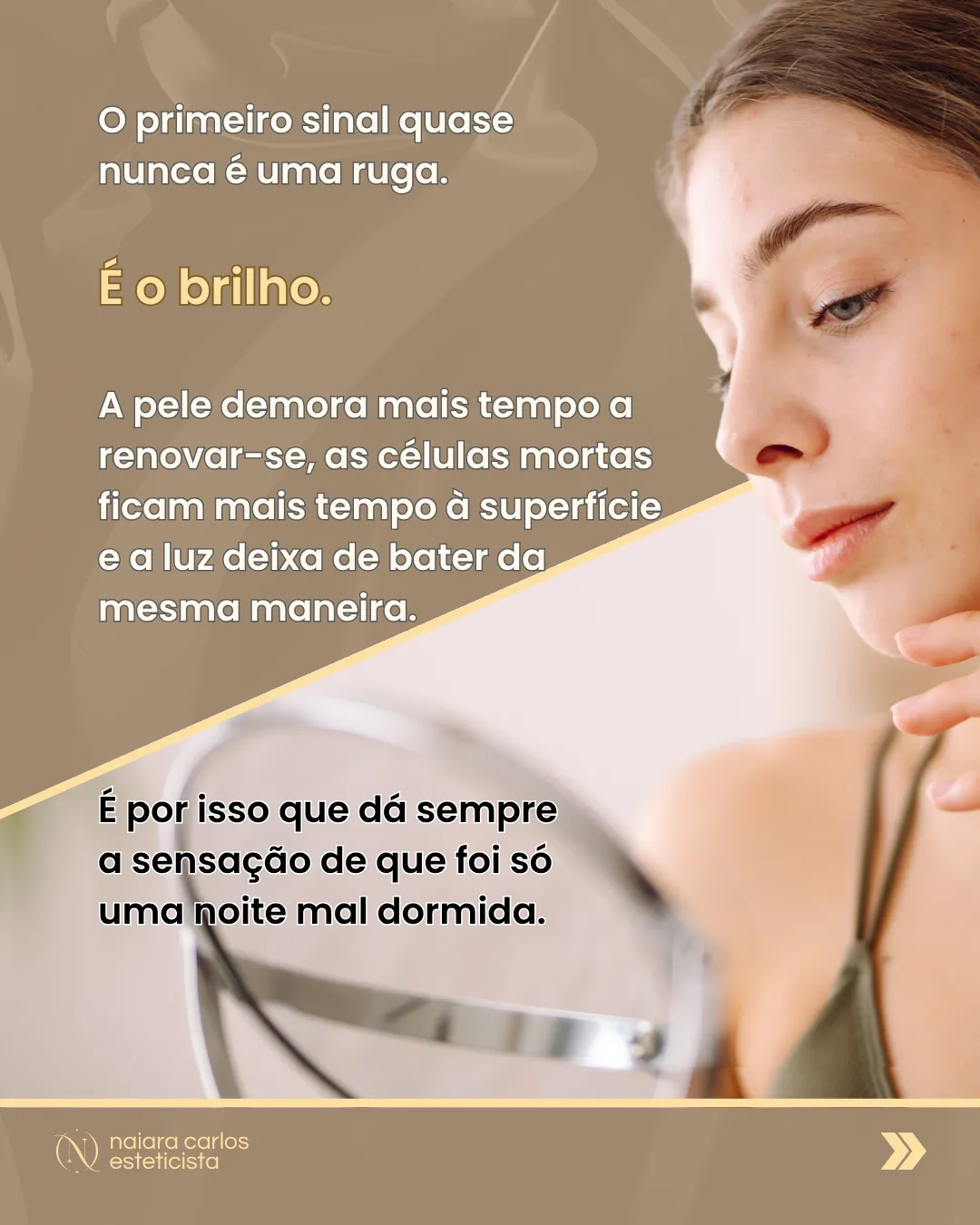 Mulher de perfil a olhar-se num espelho de mão: o primeiro sinal quase nunca é uma ruga, é o brilho, porque a pele demora mais tempo a renovar-se e a luz deixa de bater da mesma maneira